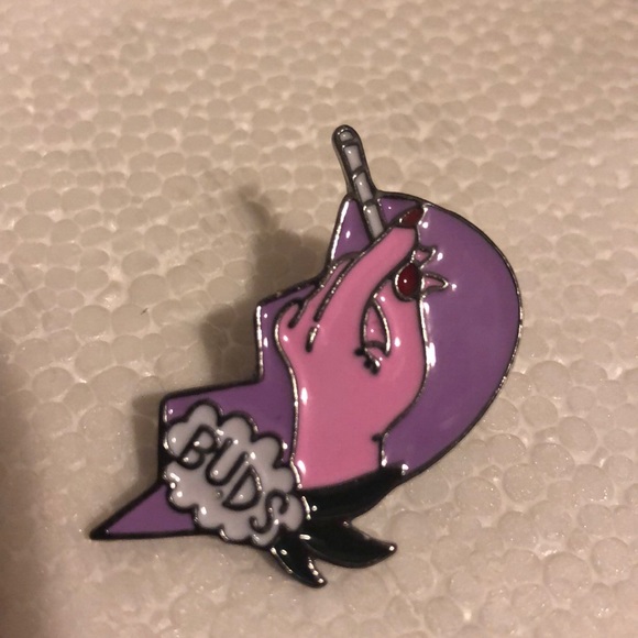 Best Buds Brooches ๐งโโ๏ธ๐งโโ๏ธ - Picture 3 of 6